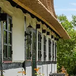 בית נופש 300-year-old House With History And Character
