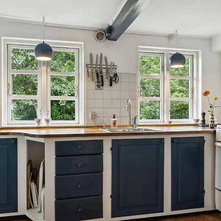 300-year-old House With History And Character Stege