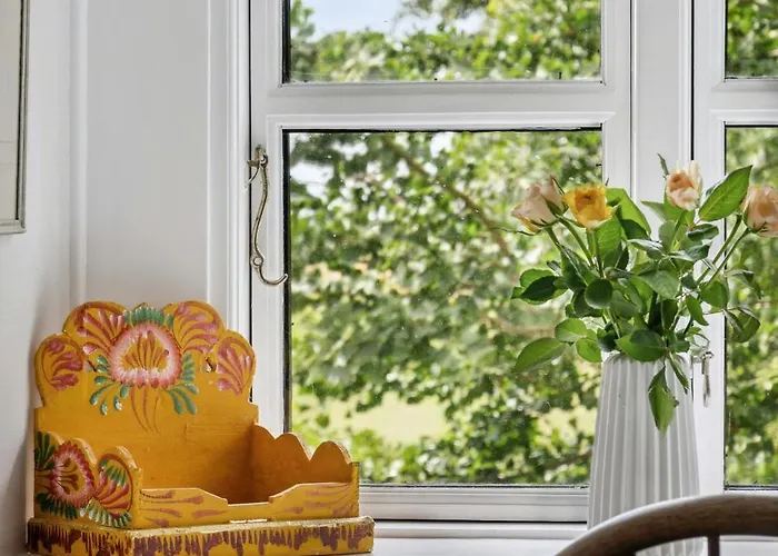 300-year-old House With History And Character Stege