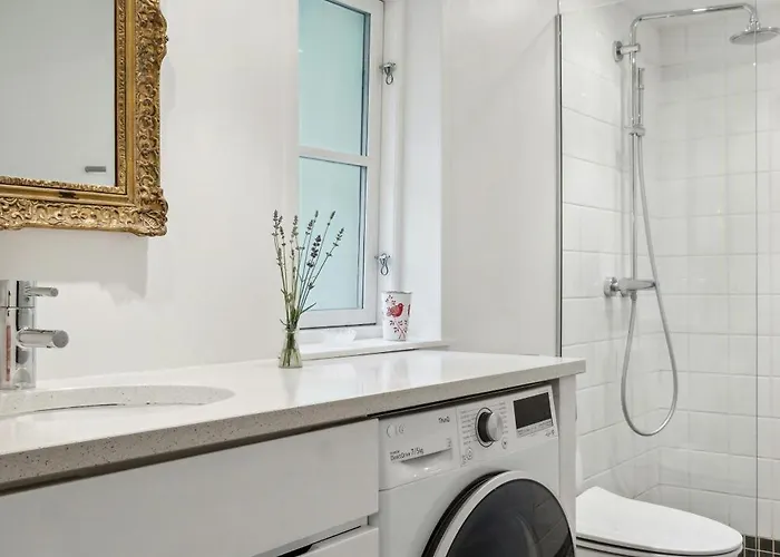 300-year-old House With History And Character * Stege