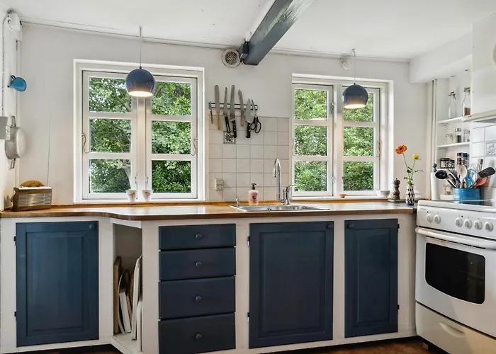 300-year-old House With History And Character Stege